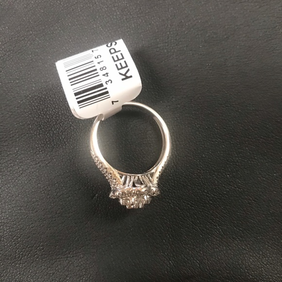 NWT Silver Beautiful Flower Ring - Picture 3 of 12